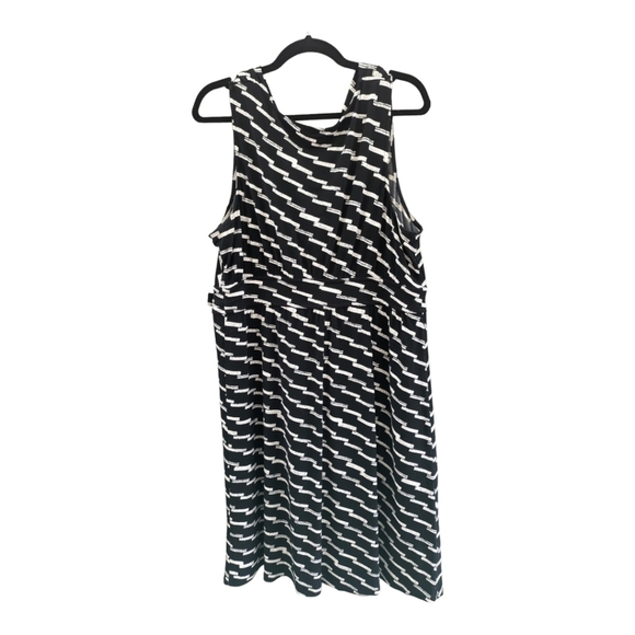 Lane Bryant Black/White Faux Wrap Dress Size 14/16 EUC Career - Picture 4 of 5